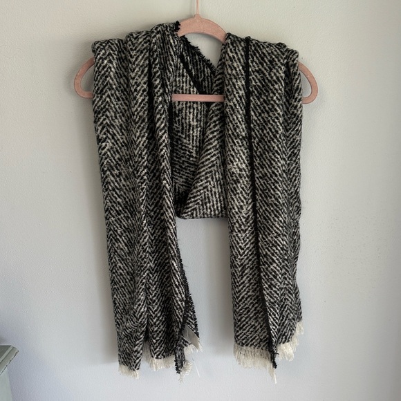 NWT Banana Republic Black & White Scarf - Picture 1 of 2